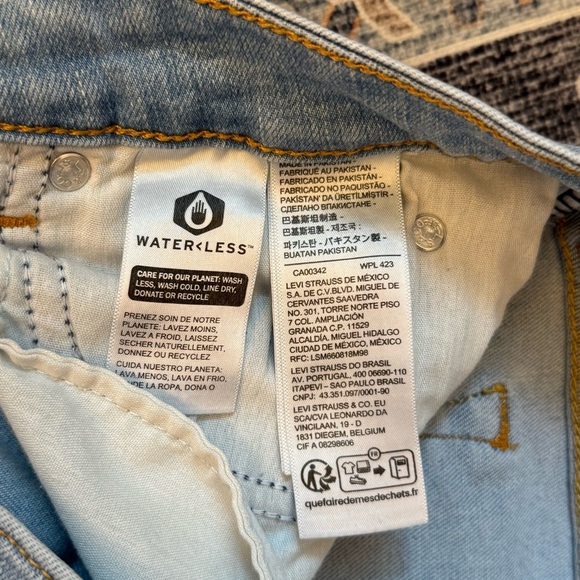 Levi’s 711 Skinny Women’s Jeans Light Wash Distressed Hem Size 29 - Picture 12 of 16